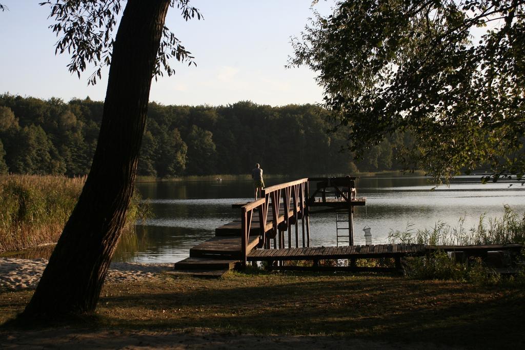 Bed & Breakfast Stajnia Sarnowek Nad Jeziorem Rozany