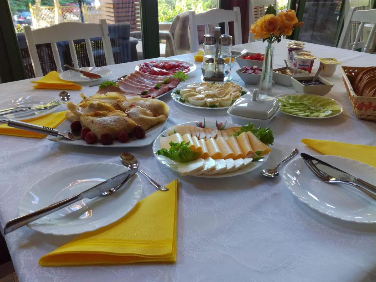 Stajnia Sarnowek Nad Jeziorem Rozany Bed & Breakfast *